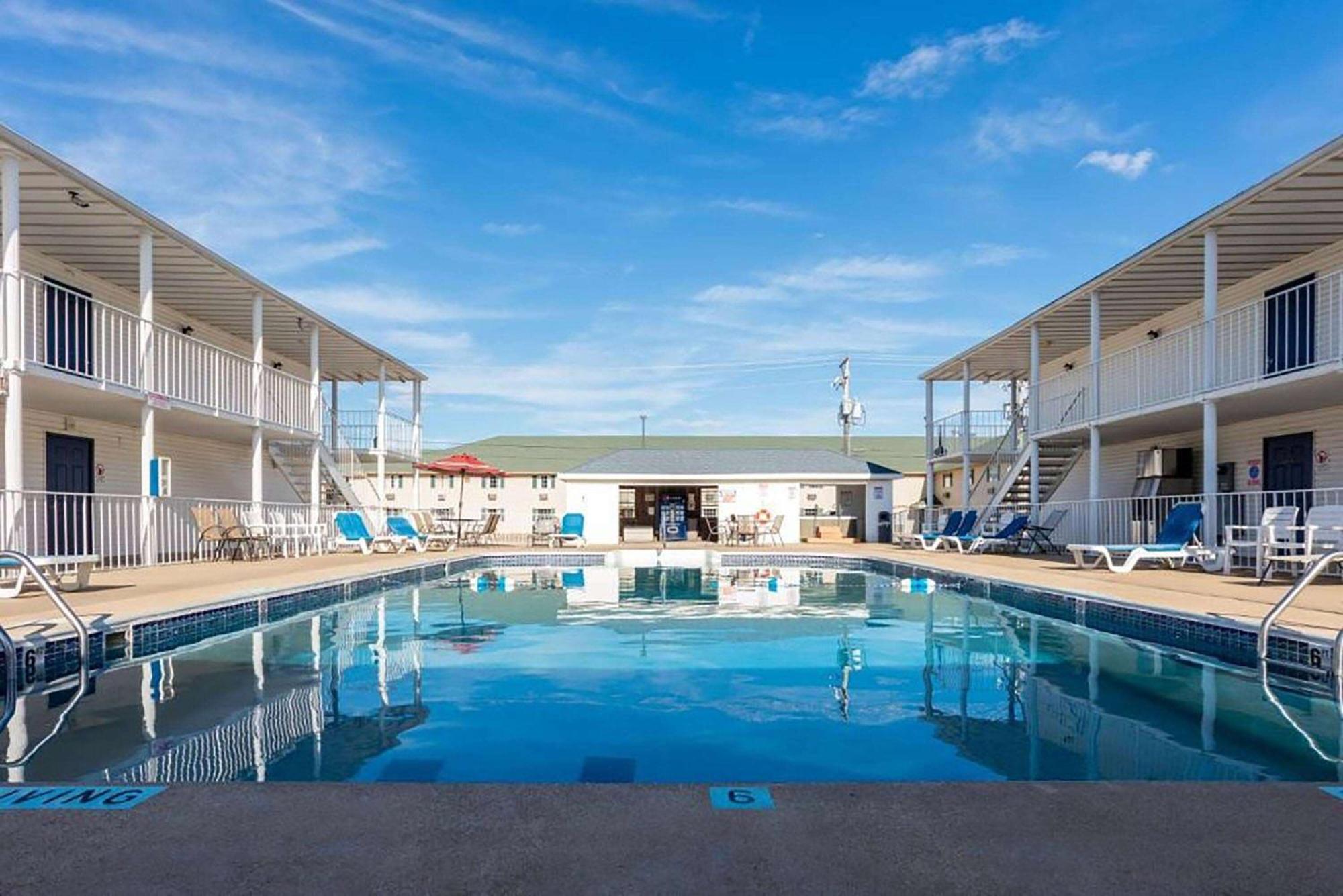 Angel Inn Near Imax, A Travelodge By Wyndham Branson Exteriér fotografie