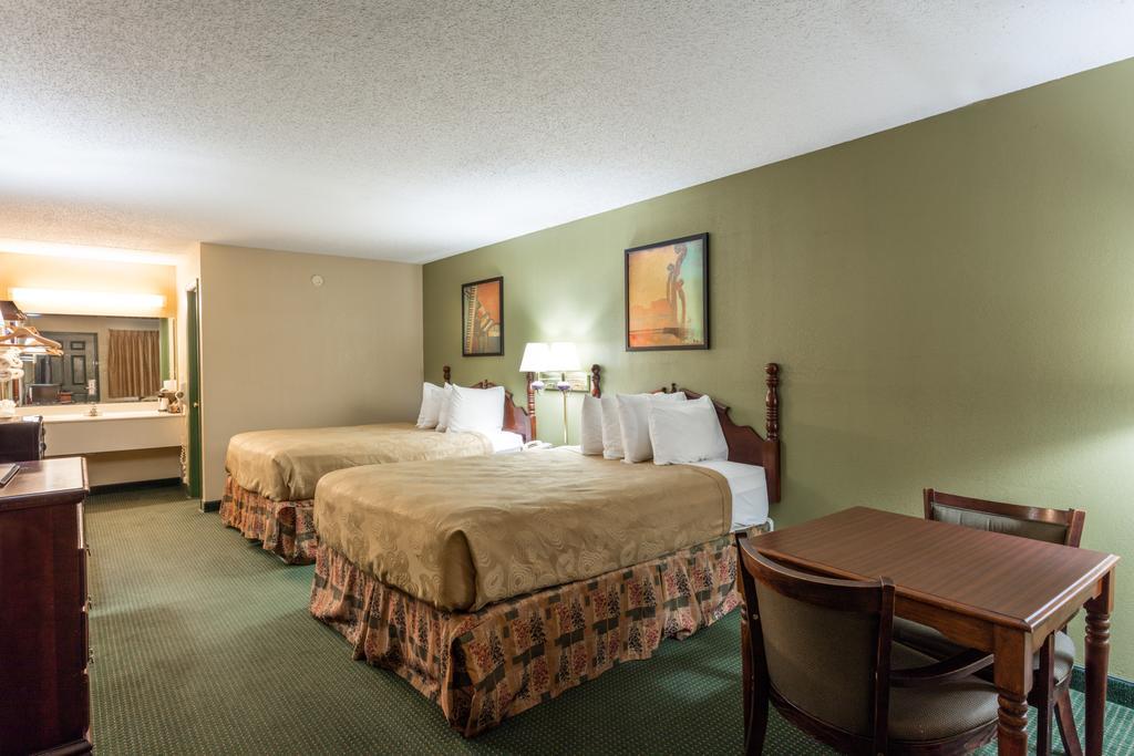 Angel Inn Near Imax, A Travelodge By Wyndham Branson Exteriér fotografie